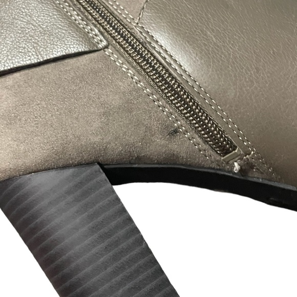 BAR III NIMBLE GREY LEATHER SUEDE ANKLE ZIP BUCKLE BLOCK HEEL BOOTIE - Picture 9 of 9